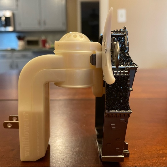 👻RARE 2016 BATH & BODY WORKS HALLOWEEN HAUNTED HOUSE WALLFLOWER👻 - Picture 8 of 9